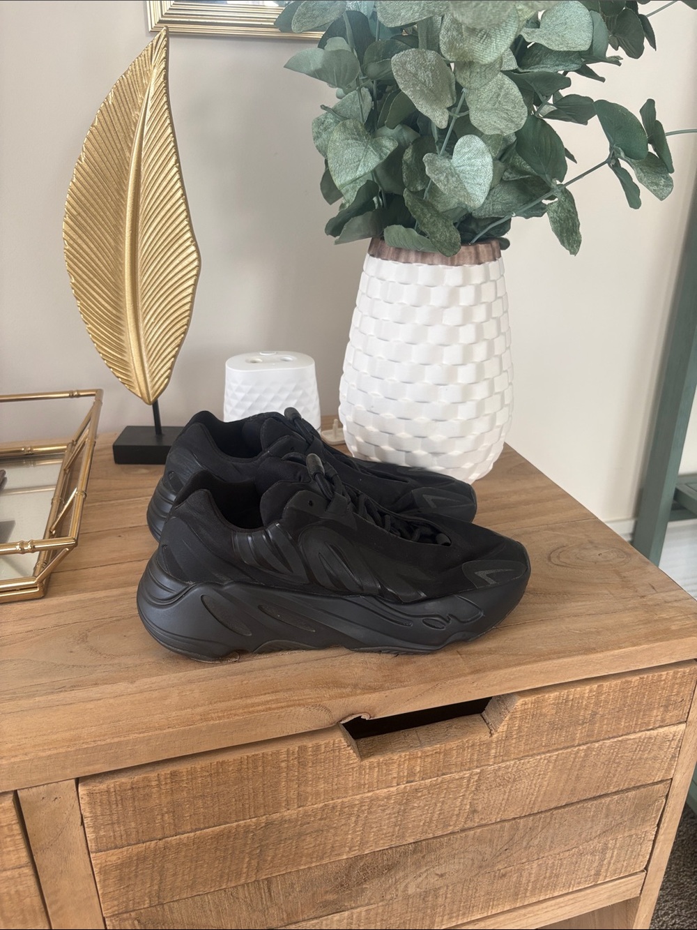 Yeezy Boost-inspired All-Black Low-Top Sneakers